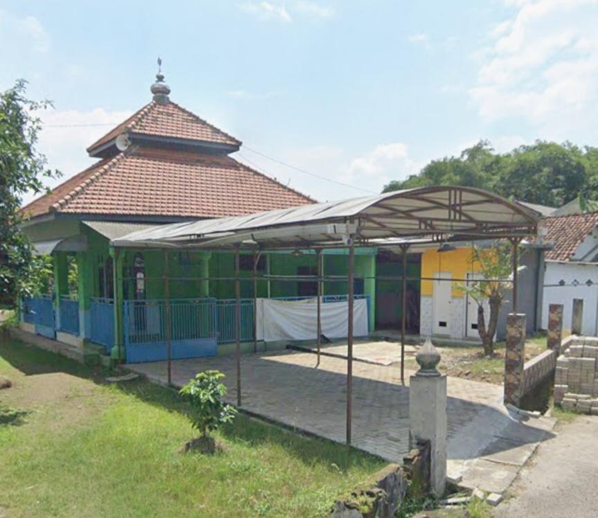 Gerakan Resik Resik Masjid Mojokerto melakukan giat bersih bersih masjid di Musholla Al Ihklas / TPQ Ihsan